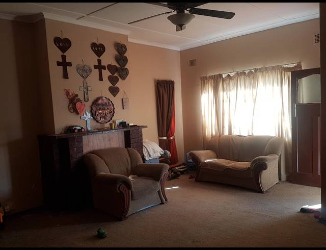 3 BEDROOM FREEHOLD SOLD IN DRAKENSVIEW